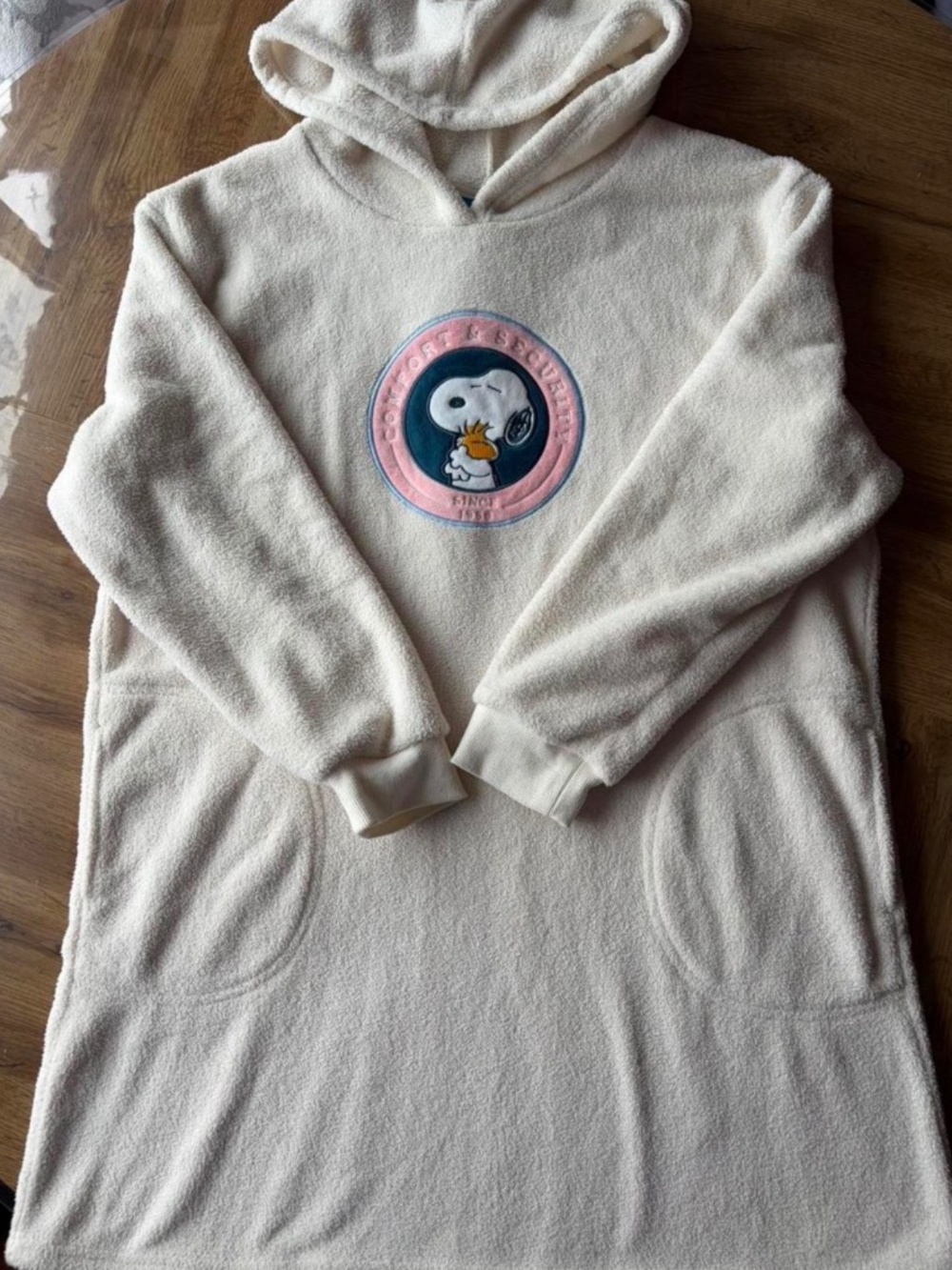 Snoopy sweater blanket